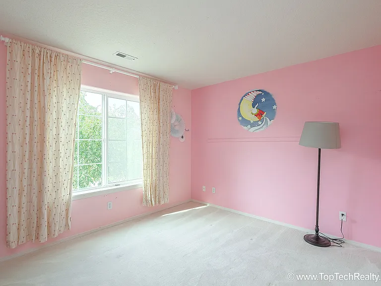 504 NE Caden Ave — Photo 18