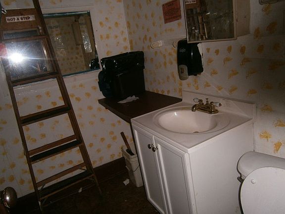 3rd image of 2921 Avenue S