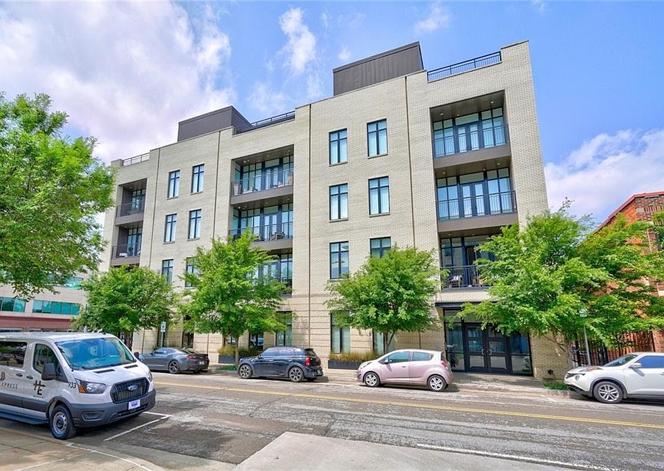 1st image of 701 N Hudson Ave #202