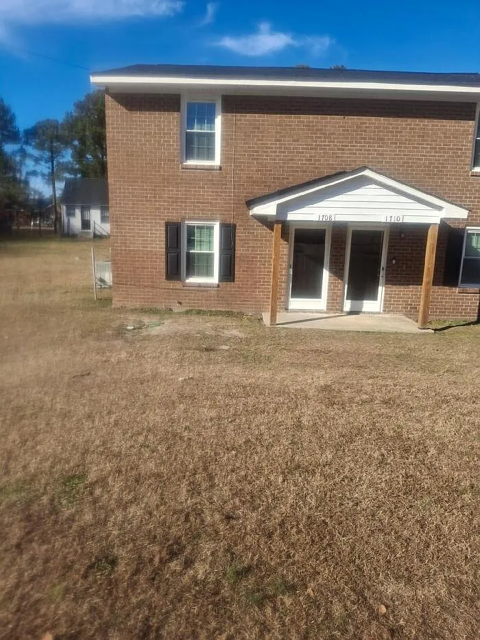 2 bed, 1.5 bath, 926 sqft, $950 — Photo 1