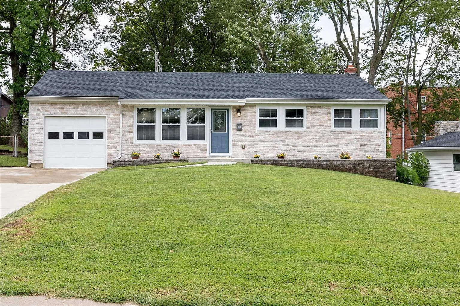 1051 Barry Ct photo 1