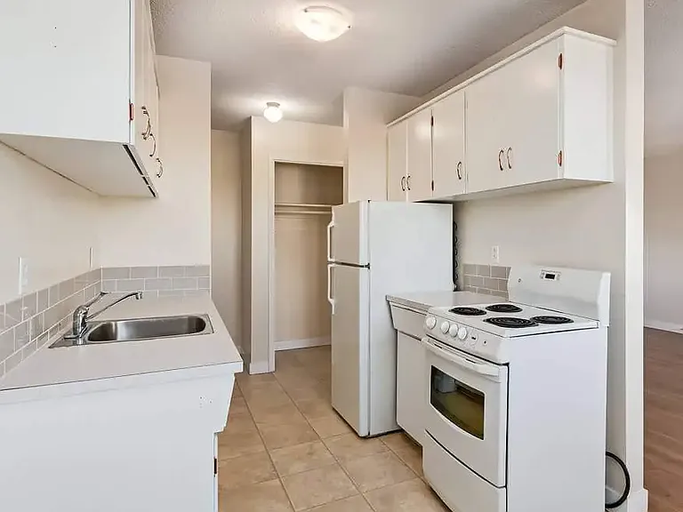 721 1st Ave NW #9 — Photo 6