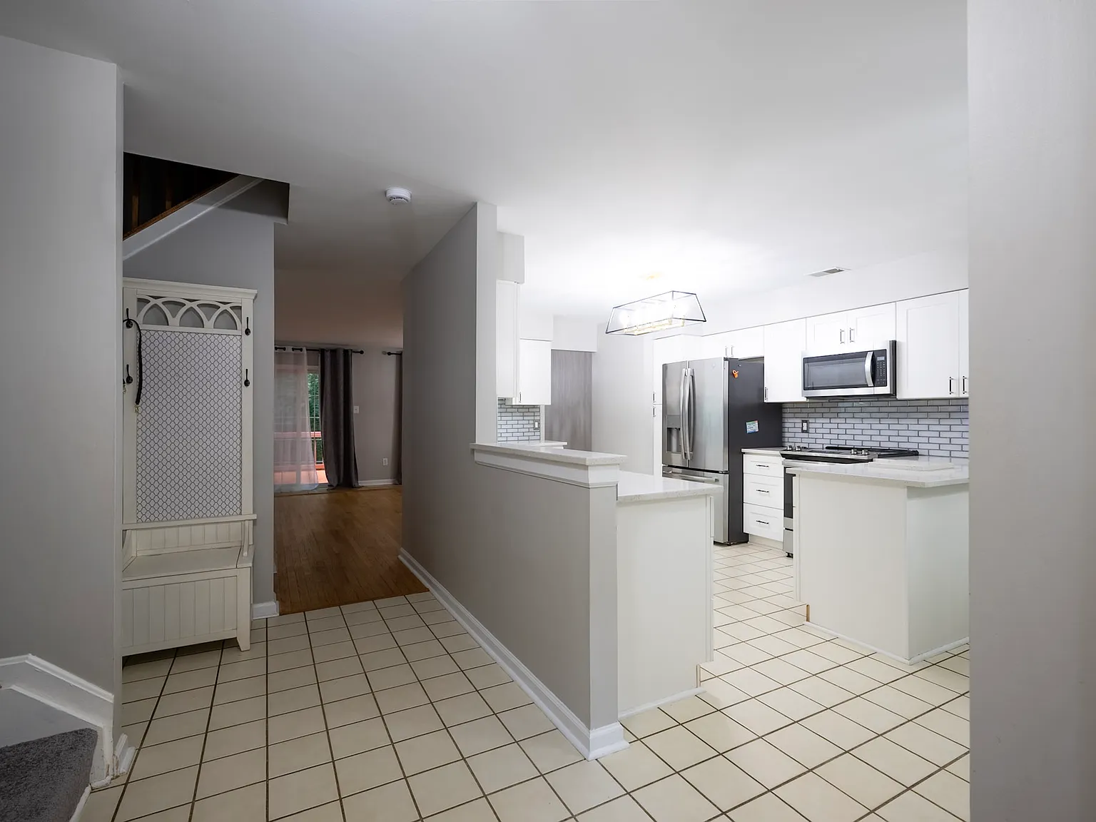 3 bed, 2251 sqft, $3,000 — Photo 3