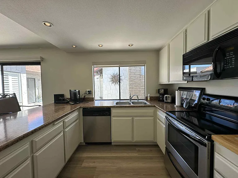 2350 E Miramonte Cir #E — Photo 22