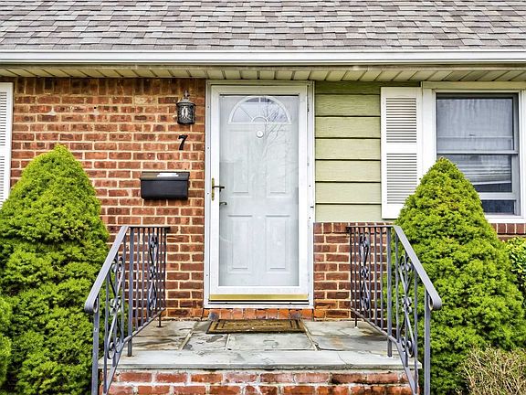 2nd image of 7 Amby Ave
