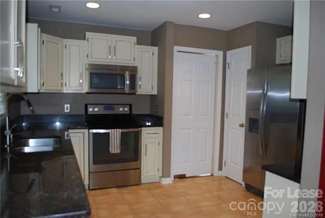 3 bed, 2.5 bath, 1952 sqft, $2,795 — Photo 3