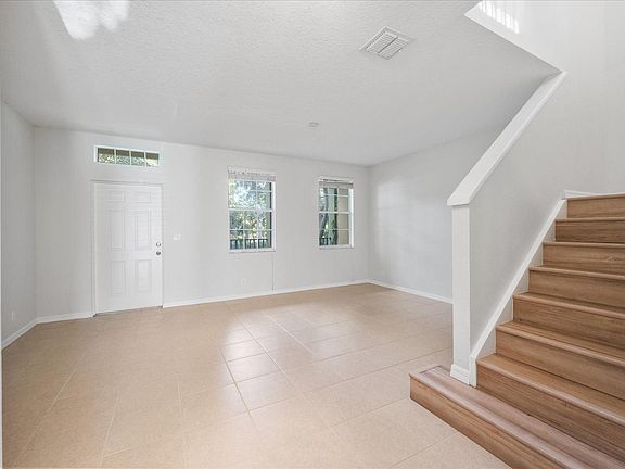 4th image of 2106 SE Grand Dr