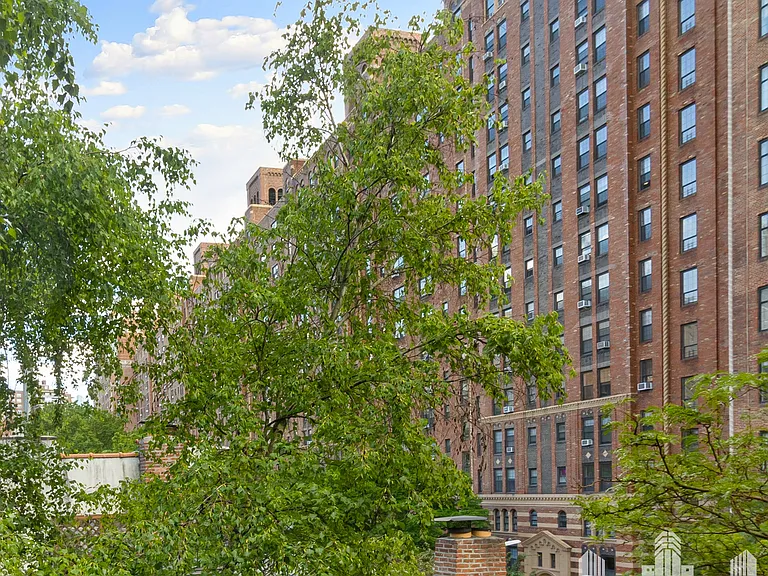 244 10th Ave #3E — Photo 7