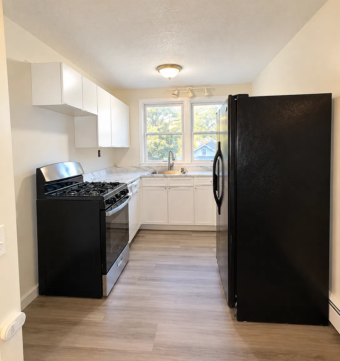 1 bed, 700 sqft, $2,590 — Photo 2