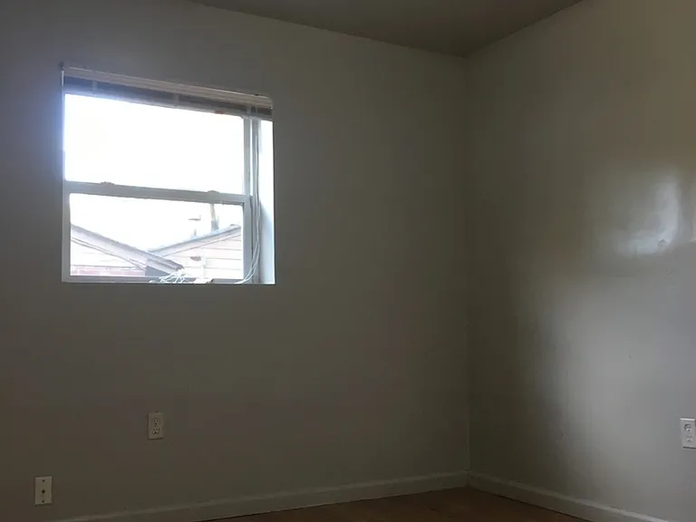 990 Lawton St SW — Photo 6