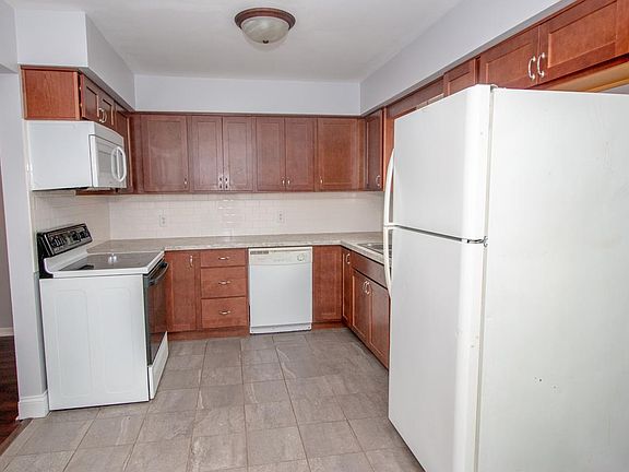 3rd image of 2305 Park Ln