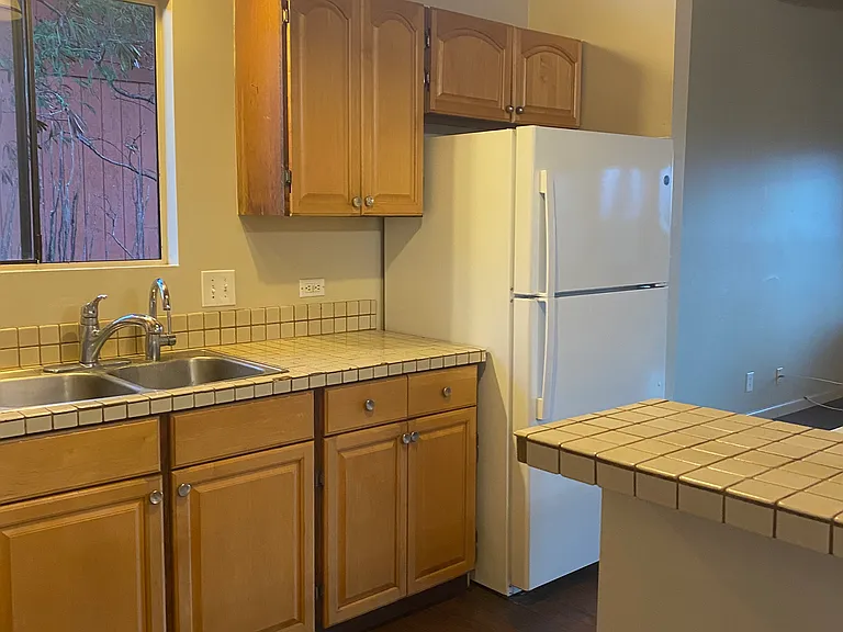 3882 Mahinahina St — Photo 7