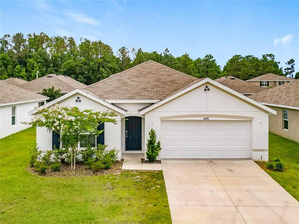 4 bed, 2.0 bath, 1827 sqft, $1,990 — Photo 2