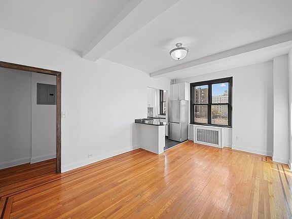 4th image of 208 W 23rd St APT 809