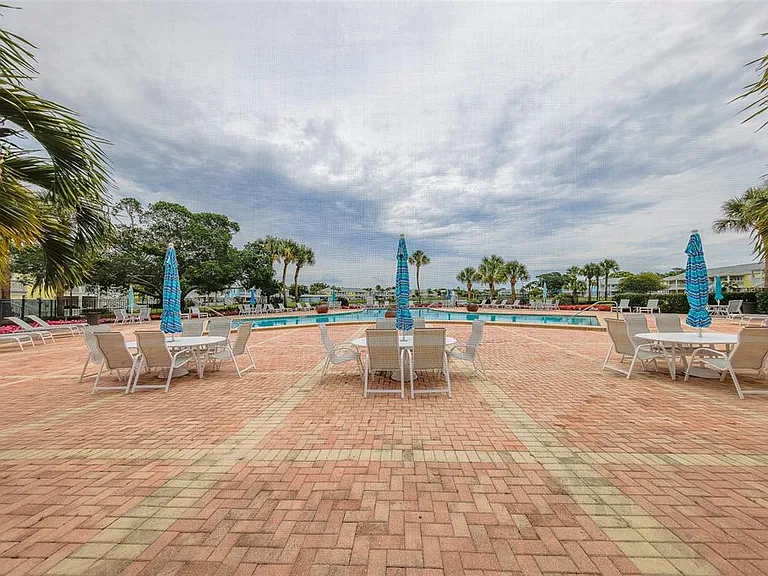 222 Pompano Dr SE #H — Photo 46