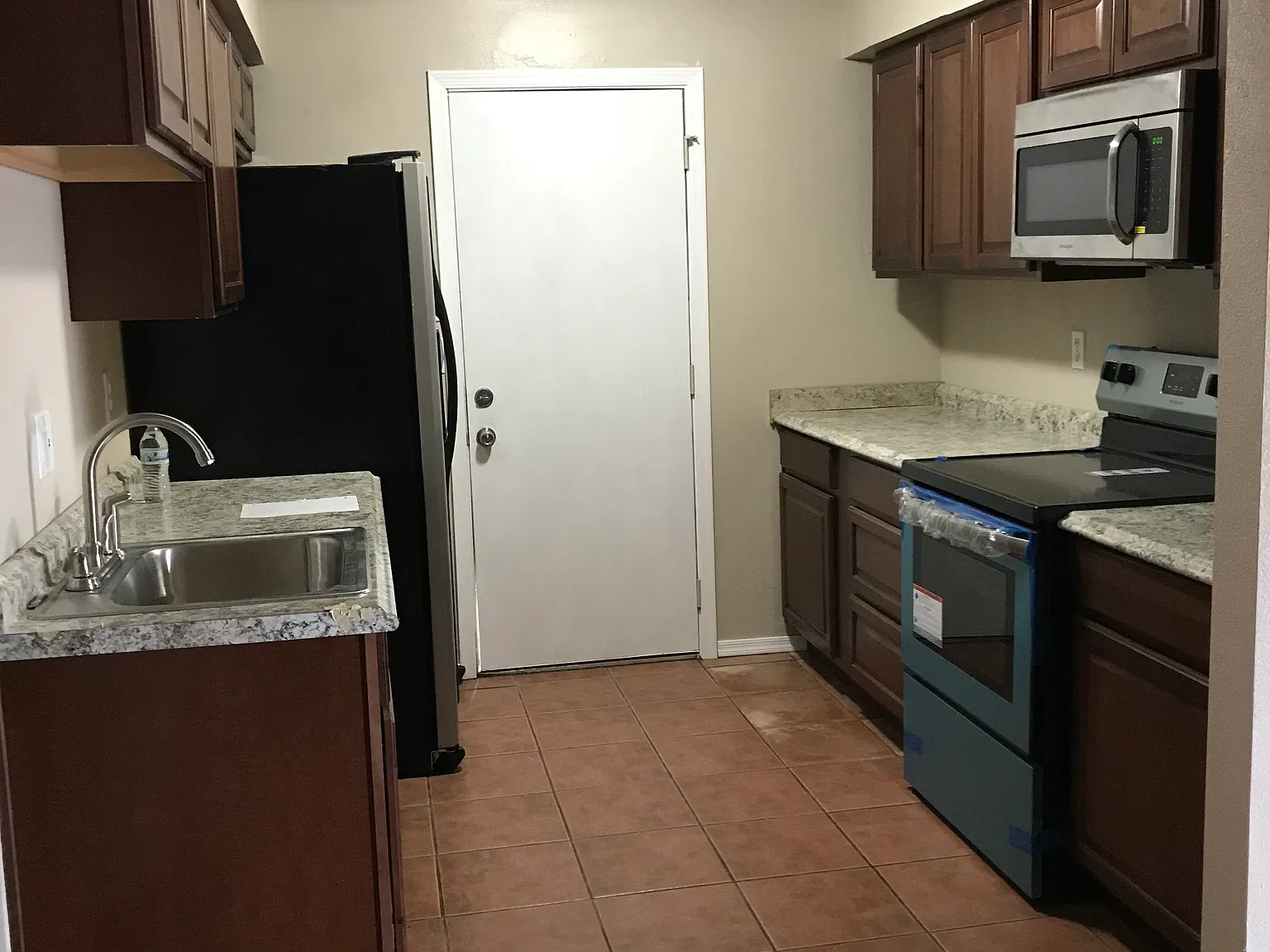3 bed, 1060 sqft, $1,650 — Photo 4