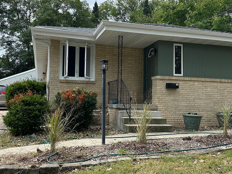 Exterior of 6036 side.