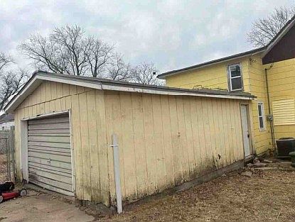 4th image of 206 W Lincolnway St