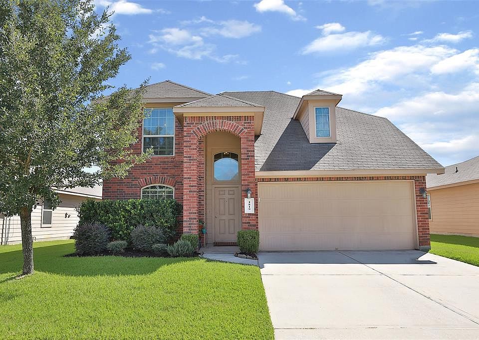 1819 Emerson Ridge Dr. - Well-maintained 4-bedroom home with master bedroom downstairs.
