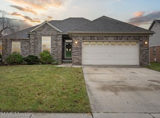 23019 Country View Ln, Flat Rock, MI 48134