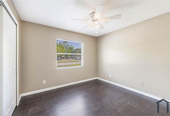 5th image of 2420 S Lake Ave