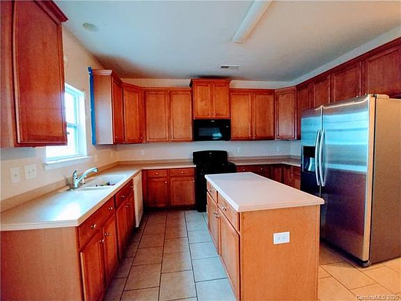 5th image of 1003 Little Chapel Ln