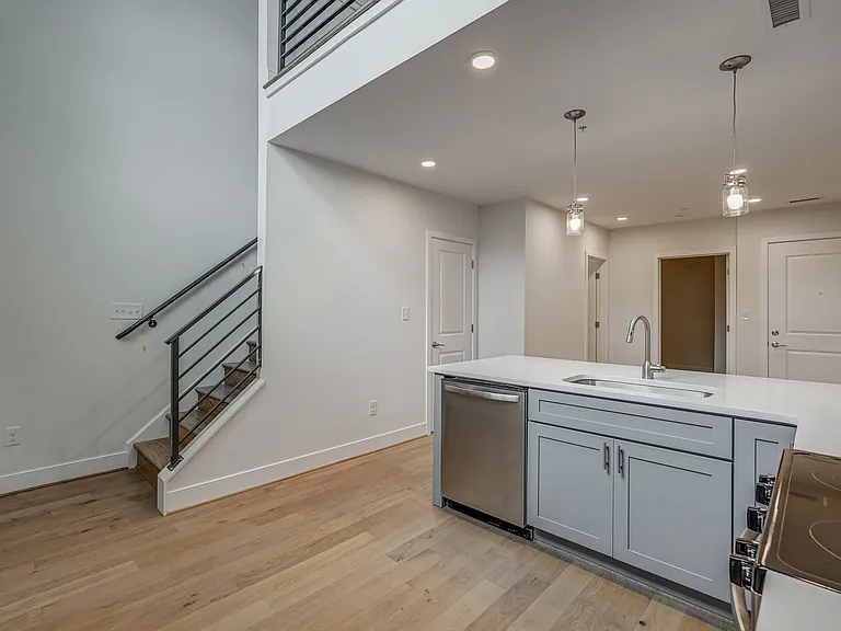 4028 Macarthur Ave #5 — Photo 5