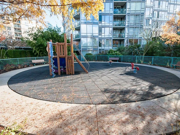 1067 Marinaside Cres #1703 — Photo 34