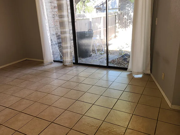 3109 S Maple Ave — Photo 8