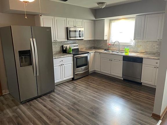 2nd image of 1187 Newbury Dr #1187