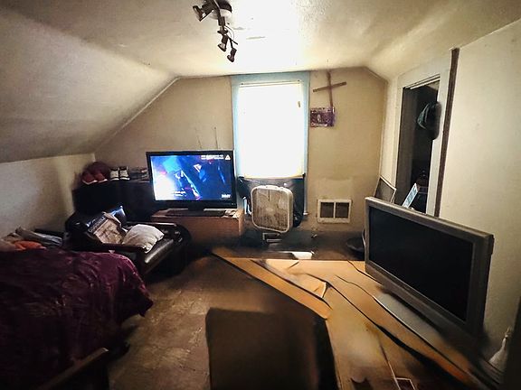5th image of 3622 NE 8th Ave