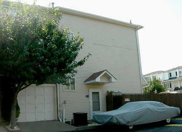 1st image of 10 Ashley Ln