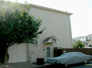 10 Ashley Ln, Staten Island, NY