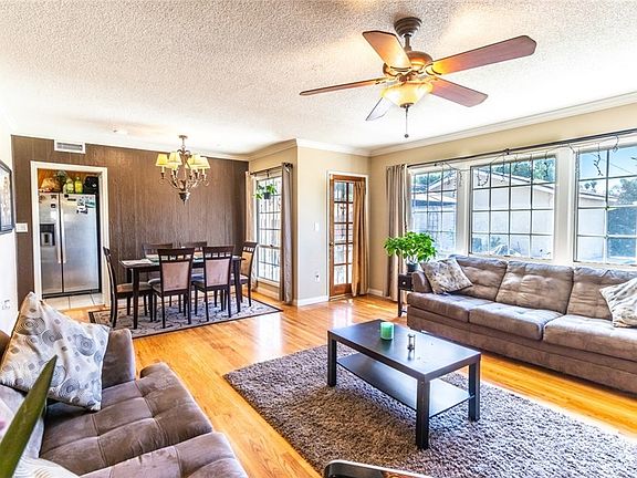 4th image of 9233 Woodley Ave