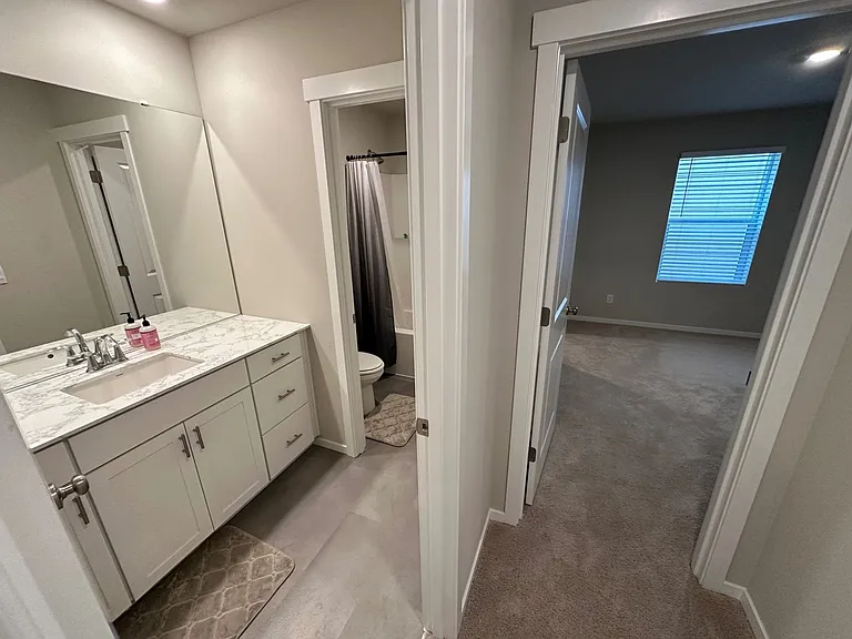 2406 Hyde Ct NE — Photo 18