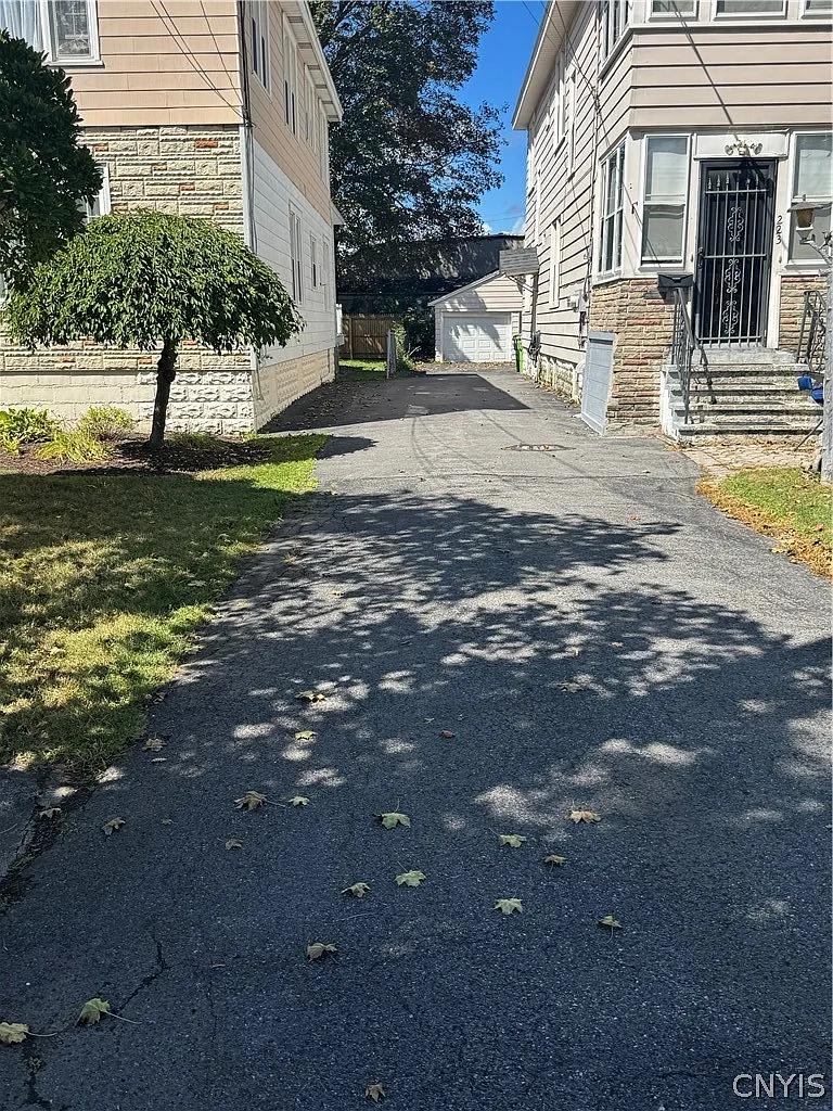 2 bed, 1.0 bath, 1144 sqft, $1,800 — Photo 3