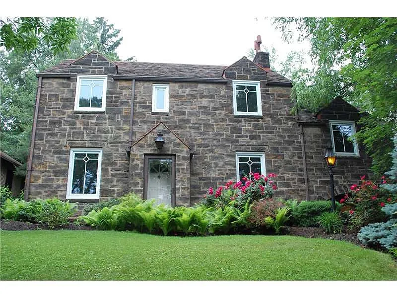 220 Catalpa Pl photo 1