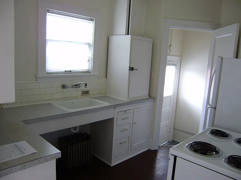 111-115 E Roanoke St #2523-2529 — Photo 3