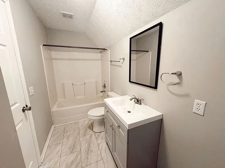 Valley View Apartments — Photo 63