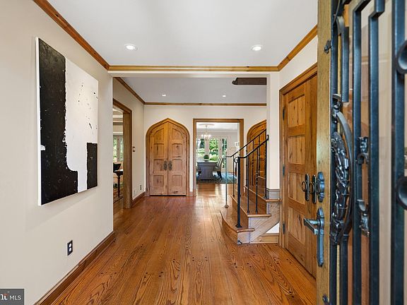 2nd image of 3045 Davenport St NW