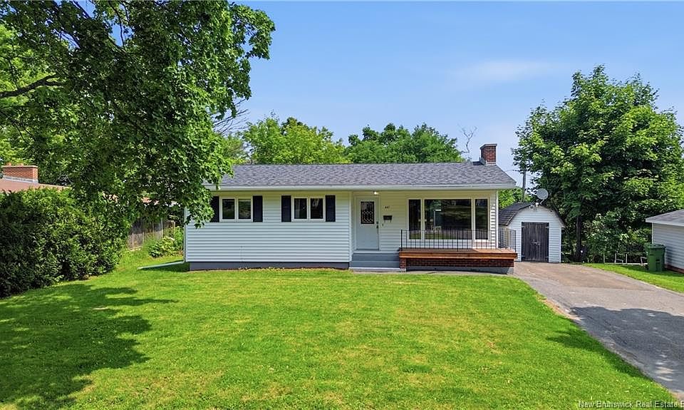 1st image of 447 Pederson Cres