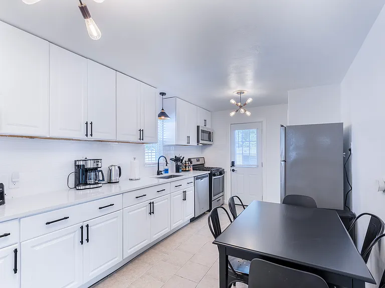 6042 Hancock Ave — Photo 7