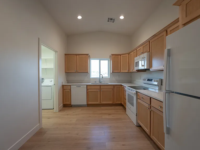 541 W Mesquite Blvd — Photo 15