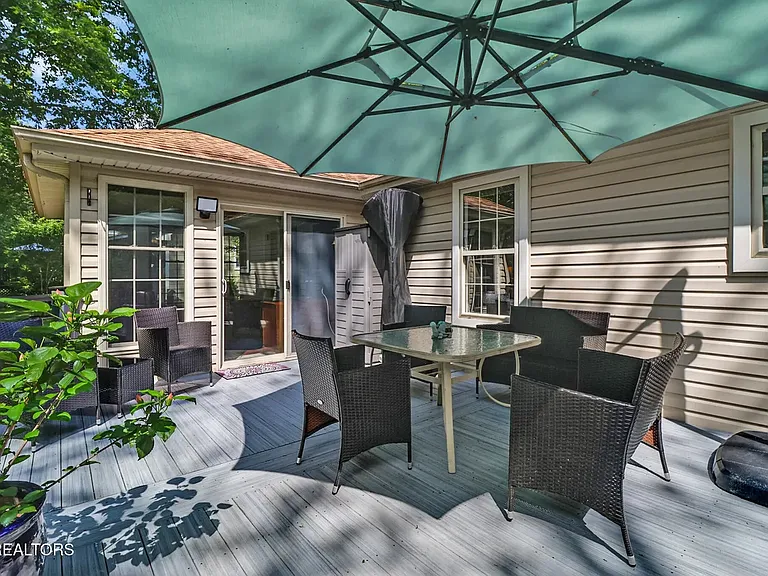 144 Pomeroy Dr — Photo 18