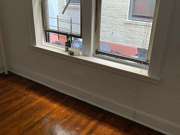 2nd image of 2139 27th St APT 1