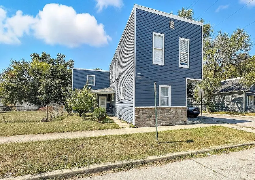 5 bed, 2224 sqft, $2,200 — Photo 2