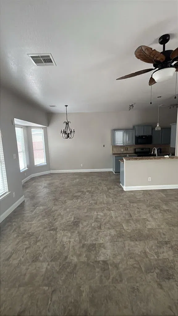 4 bed, 2.0 bath, 1603 sqft, $1,900 — Photo 3