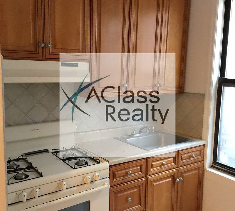 2nd image of 2419 41st St APT 2R