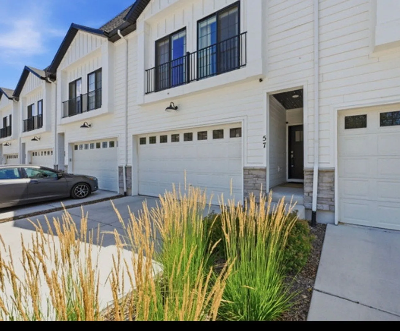 Luxury Farmington Home | 3 Beds | Mountain Views, Near Farmington Station — Photo 1