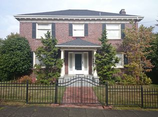 2002 E Crescent Dr, Seattle, WA 98112